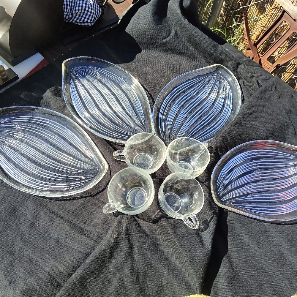 8 pc glass snack set.